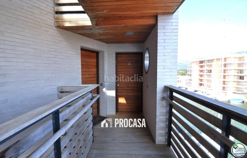 Foto 4421900f-384f-41e7-9b90-82098619c554. Piso encantador apartamento con licencia turística y vistas al canal en Roses