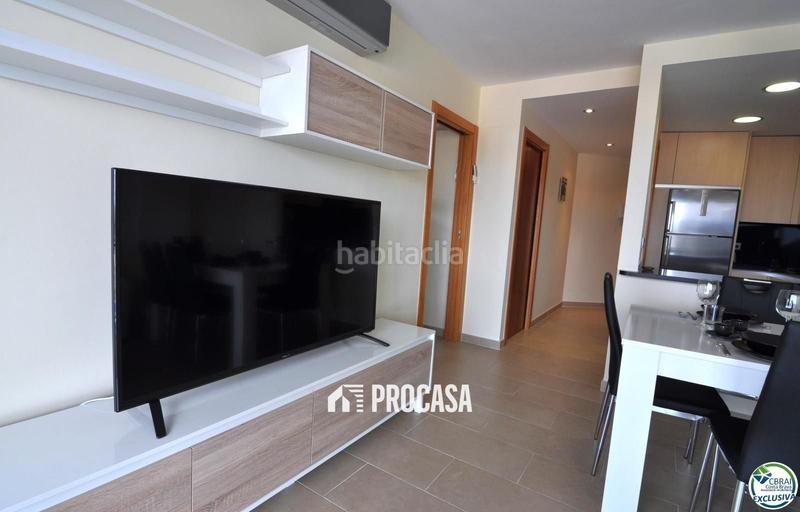 Foto 8d19a1c1-3428-4adc-9c4e-cd94ddfc89be. Piso encantador apartamento con licencia turística y vistas al canal en Roses