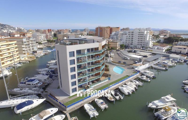 Foto 990e30d3-8271-45a9-bf17-9ff045730685. Piso encantador apartamento con licencia turística y vistas al canal en Roses