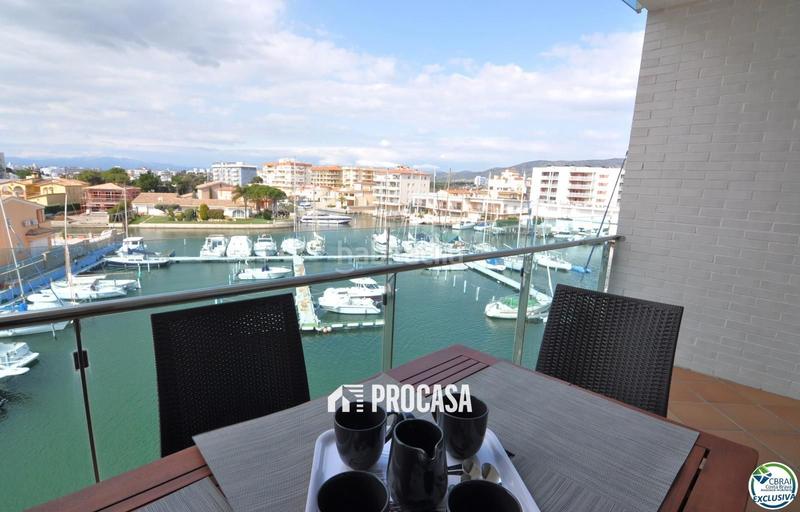 Foto 996a3f97-839b-450d-9675-f64f224bc9be. Piso encantador apartamento con licencia turística y vistas al canal en Roses