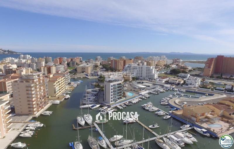 Foto a27a43f2-1e28-4dd1-9c78-0dde17034996. Piso encantador apartamento con licencia turística y vistas al canal en Roses