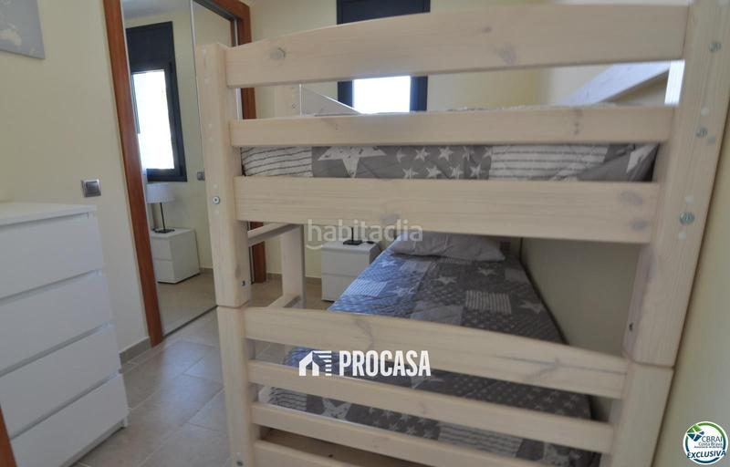 Foto f23d9fce-2fe3-401a-bb39-7e49f93b7294. Piso encantador apartamento con licencia turística y vistas al canal en Roses