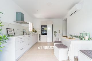 Pis  Bernat metge. Apartamento reformado en roses, a solo 30 metros de la playa
