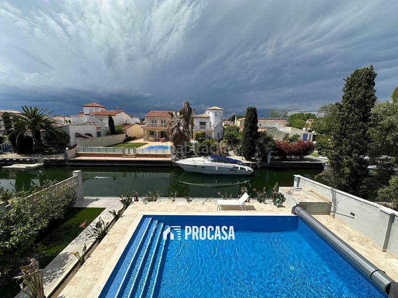 Foto 4dbfe167-c6a7-4227-bcc8-87384fc575c2. Xalet amb calefacció aparcament piscina a Cap Ras - Creus - Falconera Empuriabrava