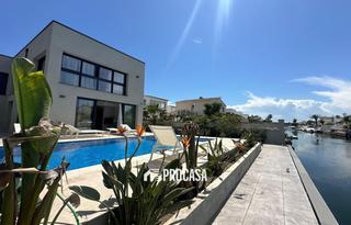 Xalet  Norfeu. Villa de recién construcción, amarre de 15 m en empuriabrava