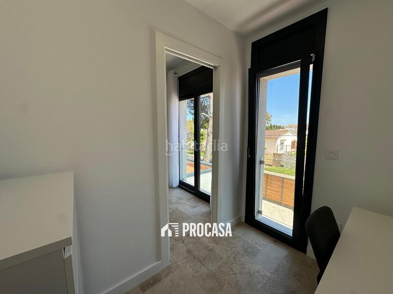 Foto 693178af-4af8-455c-8b6d-3d136d39b725. Xalet amb calefacció aparcament piscina a Cap Ras - Creus - Falconera Empuriabrava