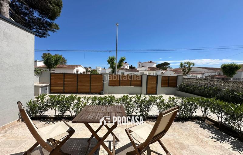 Foto 85eaf878-02c4-411b-9075-3c0fbe4baf15. Xalet amb calefacció aparcament piscina a Cap Ras - Creus - Falconera Empuriabrava