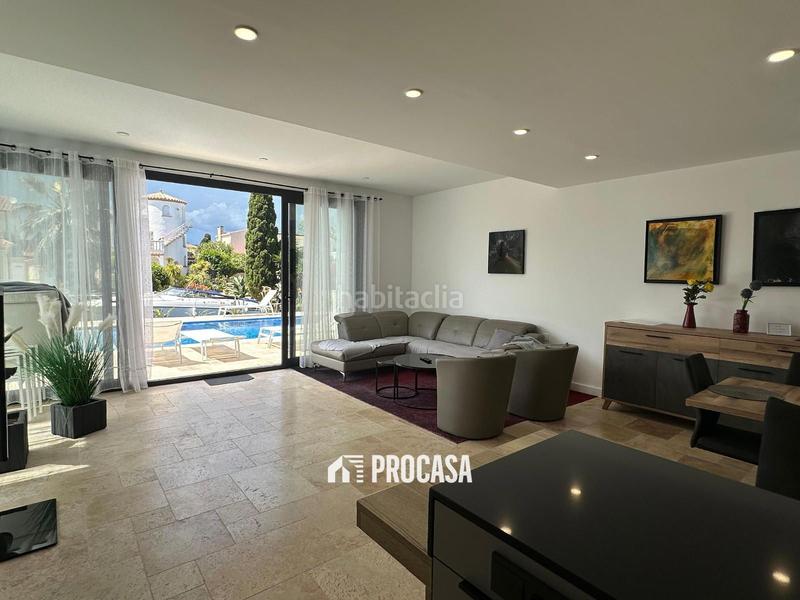 Foto 8a2983fc-8f50-4682-b184-23fb5c9c134d. Xalet amb calefacció aparcament piscina a Cap Ras - Creus - Falconera Empuriabrava