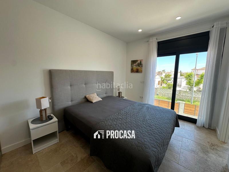 Foto 938daa39-2e2c-4b9c-a71a-4ca485d823ac. Xalet amb calefacció aparcament piscina a Cap Ras - Creus - Falconera Empuriabrava