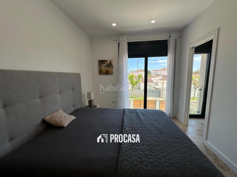 Foto 99706b6a-8855-47ba-b18a-0b9bc03cd428. Xalet amb calefacció aparcament piscina a Cap Ras - Creus - Falconera Empuriabrava