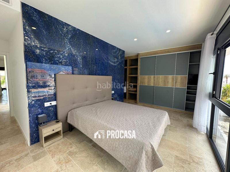 Foto 9cb234ae-9642-48a3-8e57-476171dca65c. Xalet amb calefacció aparcament piscina a Cap Ras - Creus - Falconera Empuriabrava