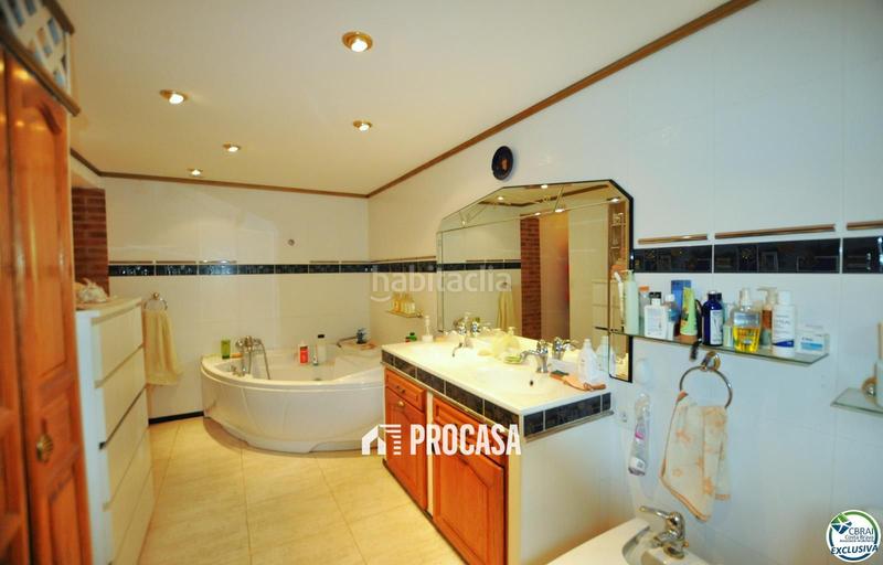 Foto f771838c-671a-49c0-90c5-76273d149640. Chalet casa con jardín dos apartamentos en mas bosca, en Roses