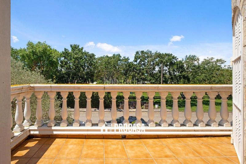 Foto 35f16498-2bd6-4159-a28f-11bb972f922f. Chalet casa de grandes dimensiones con jardín, terrazas y garaje en la zona del mas nou, en Empuriabrava