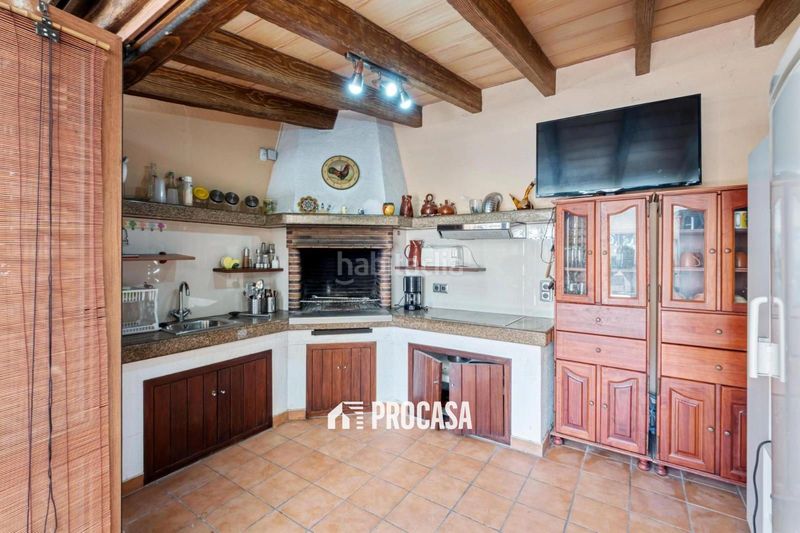 Foto b6eeb1c6-c00f-487f-b436-76db9a55aeda. Chalet casa de grandes dimensiones con jardín, terrazas y garaje en la zona del mas nou, en Empuriabrava