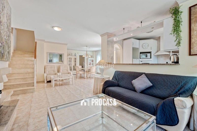 Foto ea13d44d-8bd5-414d-a89e-242445c5359a. Chalet casa de grandes dimensiones con jardín, terrazas y garaje en la zona del mas nou, en Empuriabrava