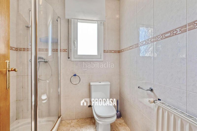 Foto fdda9914-a0cf-4b41-8bb3-236005678a8c. Chalet casa de grandes dimensiones con jardín, terrazas y garaje en la zona del mas nou, en Empuriabrava