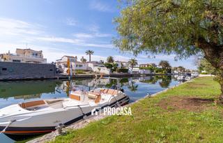 Pis  Segre. Magnífico apartamento de planta baja con vistas a los canales
