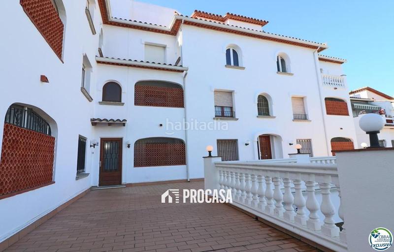 Foto 8d505efb-fb38-4038-99e4-0cc39cdae596. Piso apartamento acogedor con vistas despejadas en una zona tranquila, en Empuriabrava
