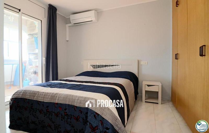 Foto a4c56a0c-5e06-4a9b-bf40-9064b2474bc6. Piso apartamento acogedor con vistas despejadas en una zona tranquila, en Empuriabrava