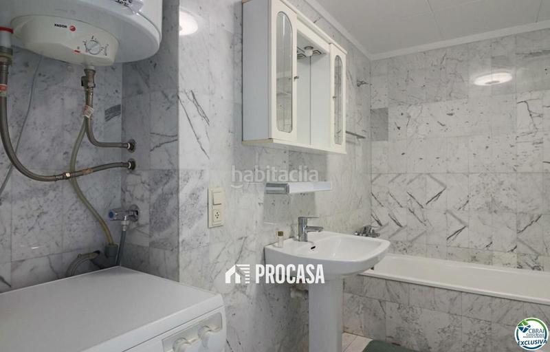 Foto f4dc1ea4-cf10-4ddf-91ad-5817301d3870. Piso apartamento acogedor con vistas despejadas en una zona tranquila, en Empuriabrava