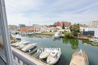 Appartement  N/a. Apartamento de dos habitaciones con vistas al canal en santa mar