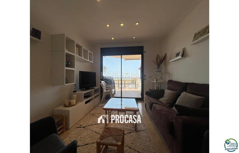 Foto a31c6102-de30-4e30-9992-6e46a096dae5. Piso  en primera línea con vistas al mar, garaje y piscina en Empuriabrava