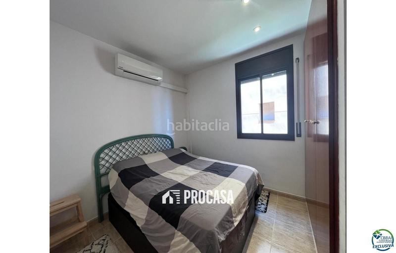 Foto ee560010-8429-4530-8076-cfb41fdd9131. Piso  en primera línea con vistas al mar, garaje y piscina en Empuriabrava