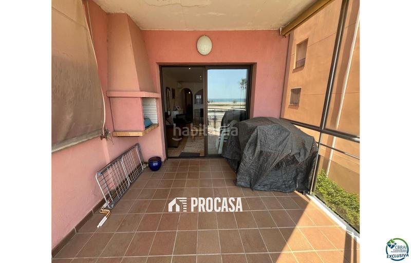 Foto ff36c551-02dd-44d0-a116-d6042649527a. Piso  en primera línea con vistas al mar, garaje y piscina en Empuriabrava