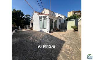Chalet  Calle argentera. Casa de 3 habitaciones con terreno en mas mates, roses