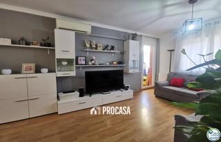 Appartamento  Peni. Amplio piso familiar con 4 habitaciones en figueres