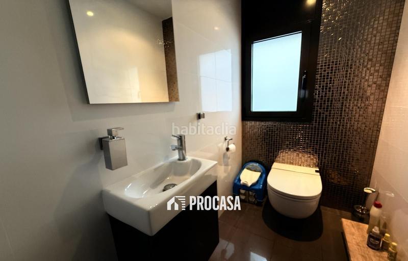 Foto 2a510065-f70c-4727-b819-309bb6d302fe. Chalet casa renovada al canal con amarre privado a en Empuriabrava