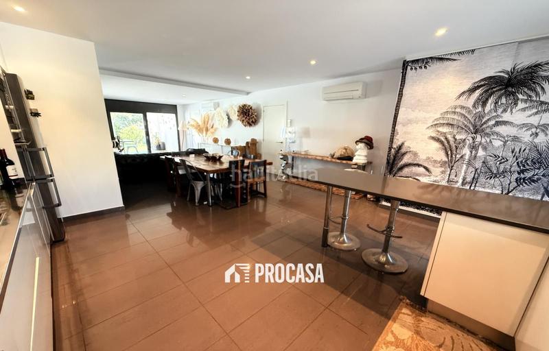 Foto 3d21f07d-2ff3-4d43-9373-32c17c51b794. Chalet casa renovada al canal con amarre privado a en Empuriabrava