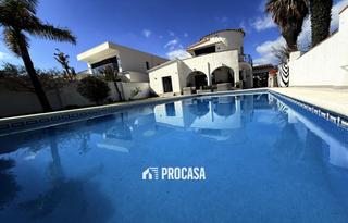Xalet  Falconera. Casa renovada al canal con amarre privado a empuriabrava