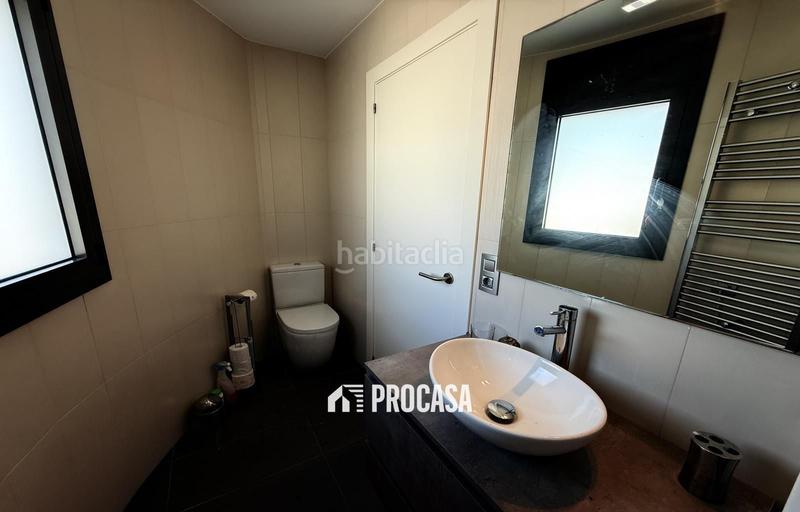 Foto c1ab58b1-373c-474c-83f9-4153691e7cec. Chalet casa renovada al canal con amarre privado a en Empuriabrava