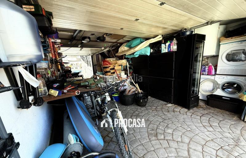 Foto e160af76-abef-4119-a46e-61333e8b1d6a. Chalet casa renovada al canal con amarre privado a en Empuriabrava