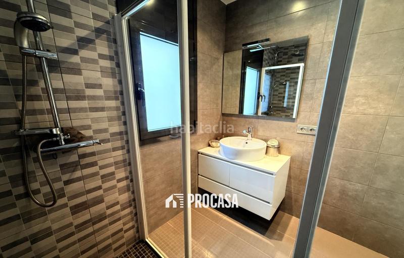 Foto f4887fcd-0e64-4d71-a486-1a61daf31bf5. Chalet casa renovada al canal con amarre privado a en Empuriabrava