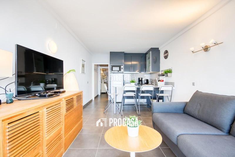 Foto 376ba1e1-7d5b-4d36-882d-7bca41e95c5b. Piso apartamento reformado con vistas al mar y licencia turística, en Roses