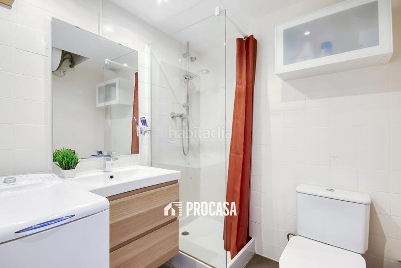 Foto 7a99696e-b76b-4789-8a14-1f297737e350. Piso apartamento reformado con vistas al mar y licencia turística, en Roses