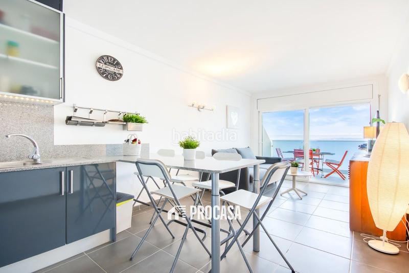 Foto b023690d-417e-44b1-8237-8e77cab227d7. Piso apartamento reformado con vistas al mar y licencia turística, en Roses