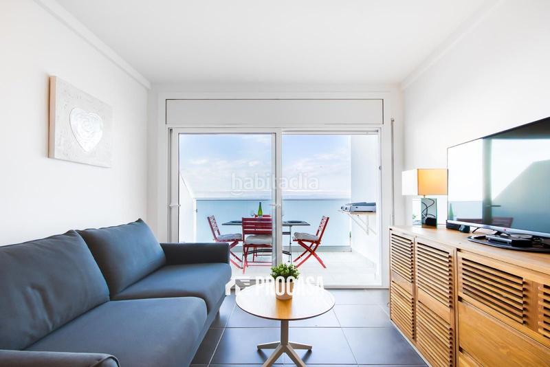 Foto d6220132-96a6-41e6-b0fd-011675f77982. Piso apartamento reformado con vistas al mar y licencia turística, en Roses