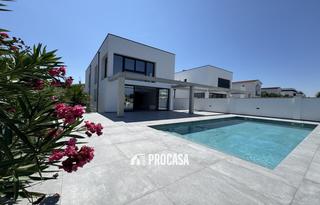 Chalet  Norfeu. Casa de nueva construcción en canal con amarre de 12m