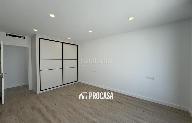 Foto 4015a622-ef12-4007-b49b-51343dc98be5. Chalet casa de nueva construcción en canal con amarre de 12m en Empuriabrava