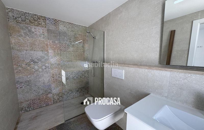 Foto 965ac9ca-ba37-4a33-81f0-8596f92eceb4. Chalet casa de nueva construcción en canal con amarre de 12m en Empuriabrava