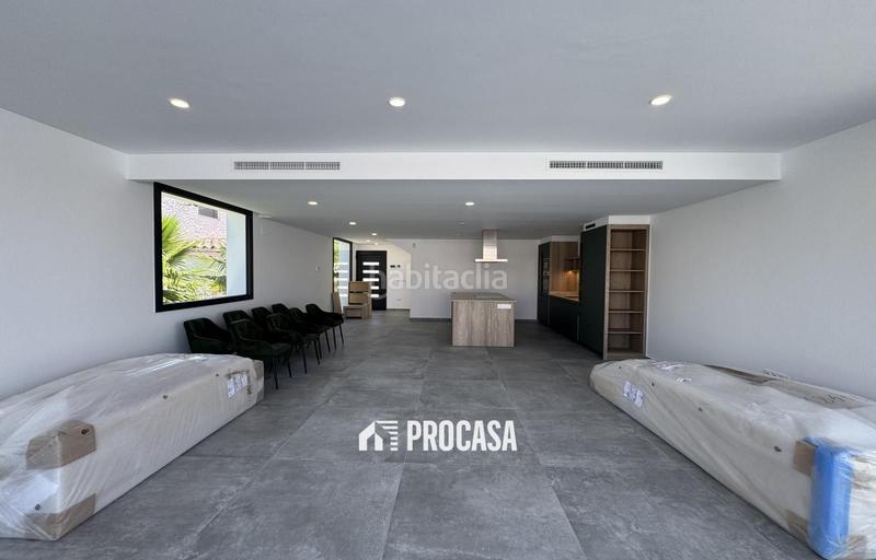 Foto ad9995e5-9df1-4b2e-9d78-360ff69097f7. Chalet casa de nueva construcción en canal con amarre de 12m en Empuriabrava