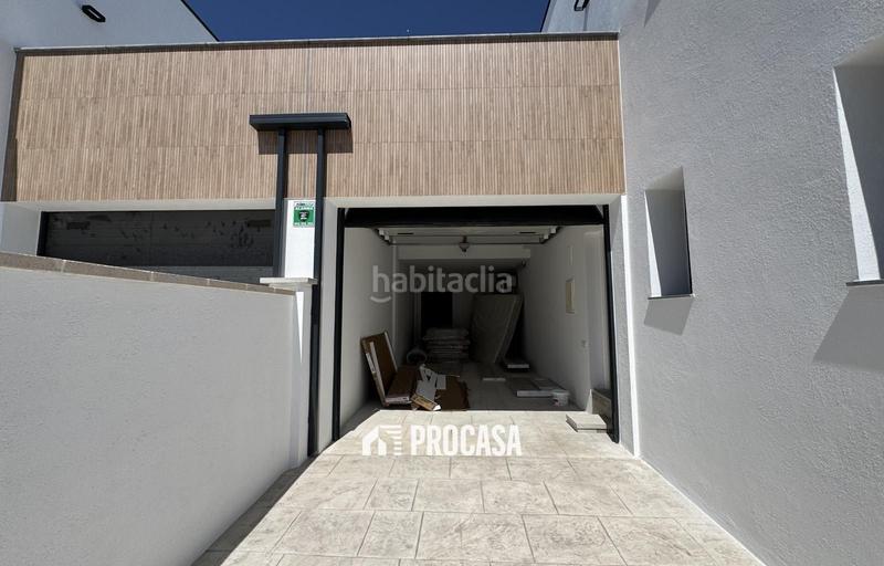 Foto b290404f-6888-44fd-a457-5ebcfc46b95a. Chalet casa de nueva construcción en canal con amarre de 12m en Empuriabrava