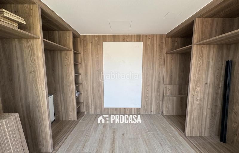 Foto f11b0c0e-8444-4abb-892f-a1807786b2a5. Chalet casa de nueva construcción en canal con amarre de 12m en Empuriabrava