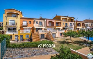 Chalet  Gran reserva - los girasoles. Casa en el centro de la ciudad con piscina comunitaria, empuriab