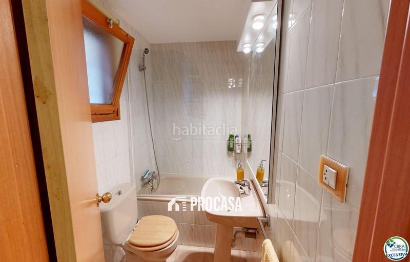 Foto e92b5d89-6c68-4f4c-a2a3-1a7772346aa8. Piso estudio en venta a pocos metros del paseo marítimo en Roses