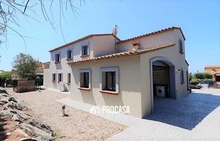 Xalet  Mig. Villa totalmente renovada en la exclusiva zona de peralada golf