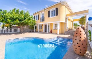 Xalet  Noguera. Espectacular villa en canal ancho con amarre de 13 metros